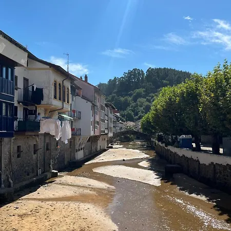 Salabardoa Ea アパート エア